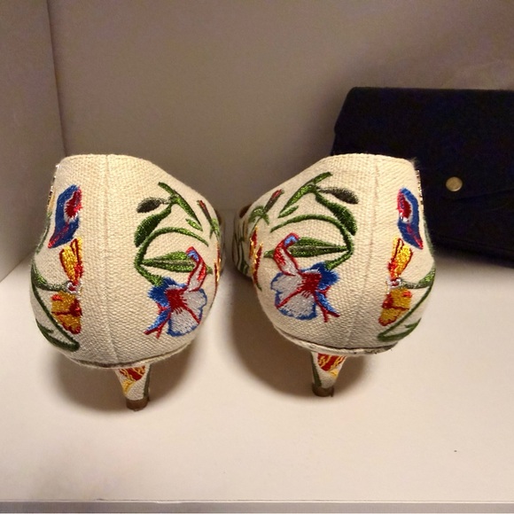 Tory Burch Floral Embroidered Women's kitten heel size 8.5 - Picture 3 of 5